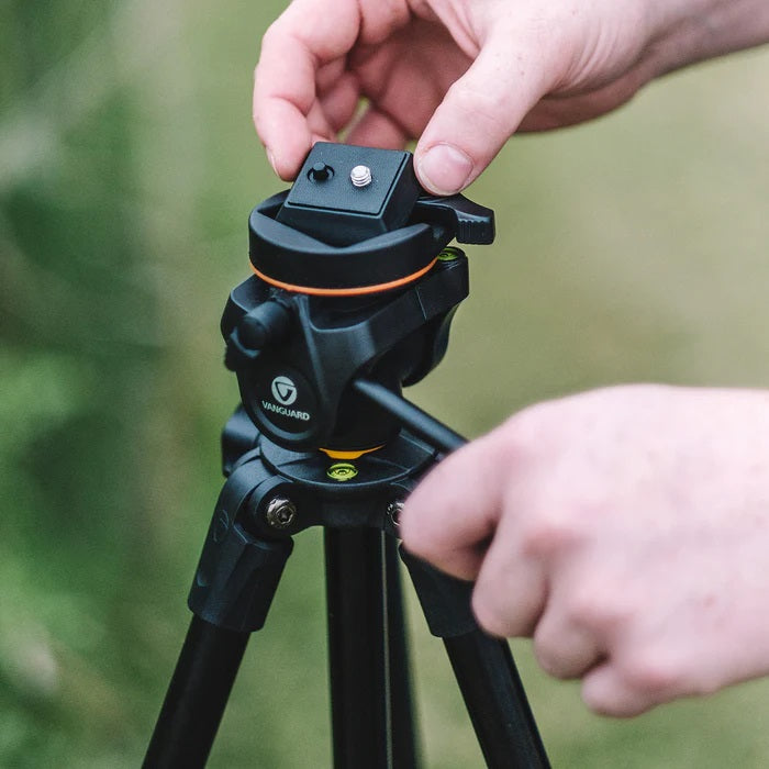 Vanguard Vesta 203AP 360deg Aluminum 3-Way Pan Head Tripod