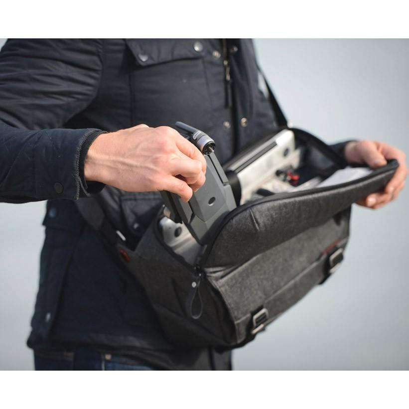 Peak Design Everyday Sling 10L Charcoal Peak Design Bag - Sling/Messenger