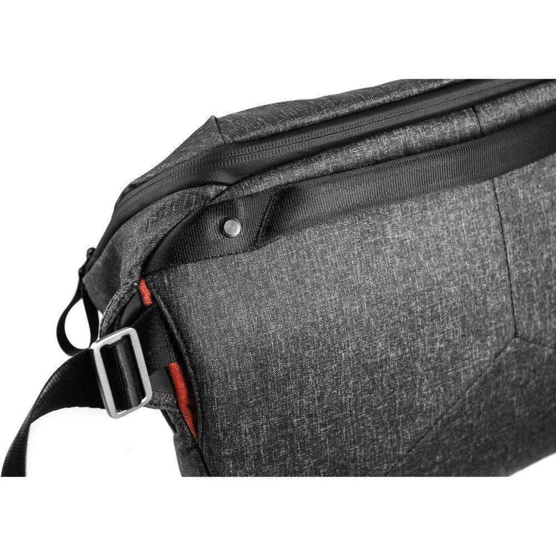 Peak Design Everyday Sling 10L Charcoal Peak Design Bag - Sling/Messenger